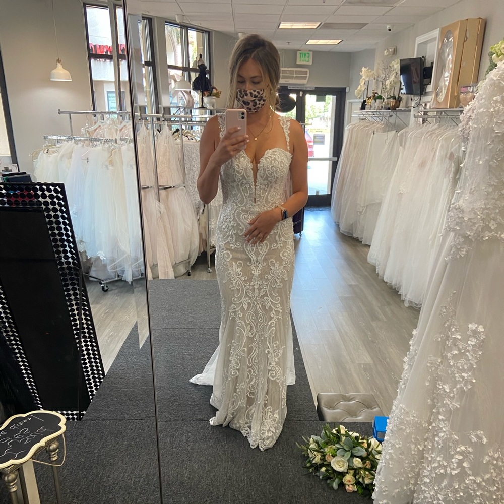 Wedding Dress - Picture 1 of 3